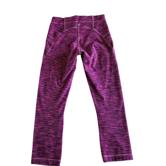 Lululemon Free Flow Jacquard Crop Size 4 - Comfortable & Stylish Athletic Wear - Picture 4 of 5
